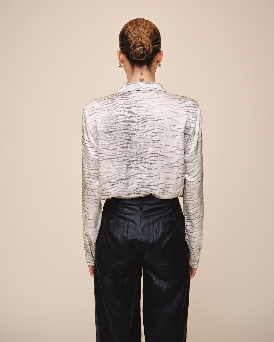 Clean Hidden Placket - Snow Tiger