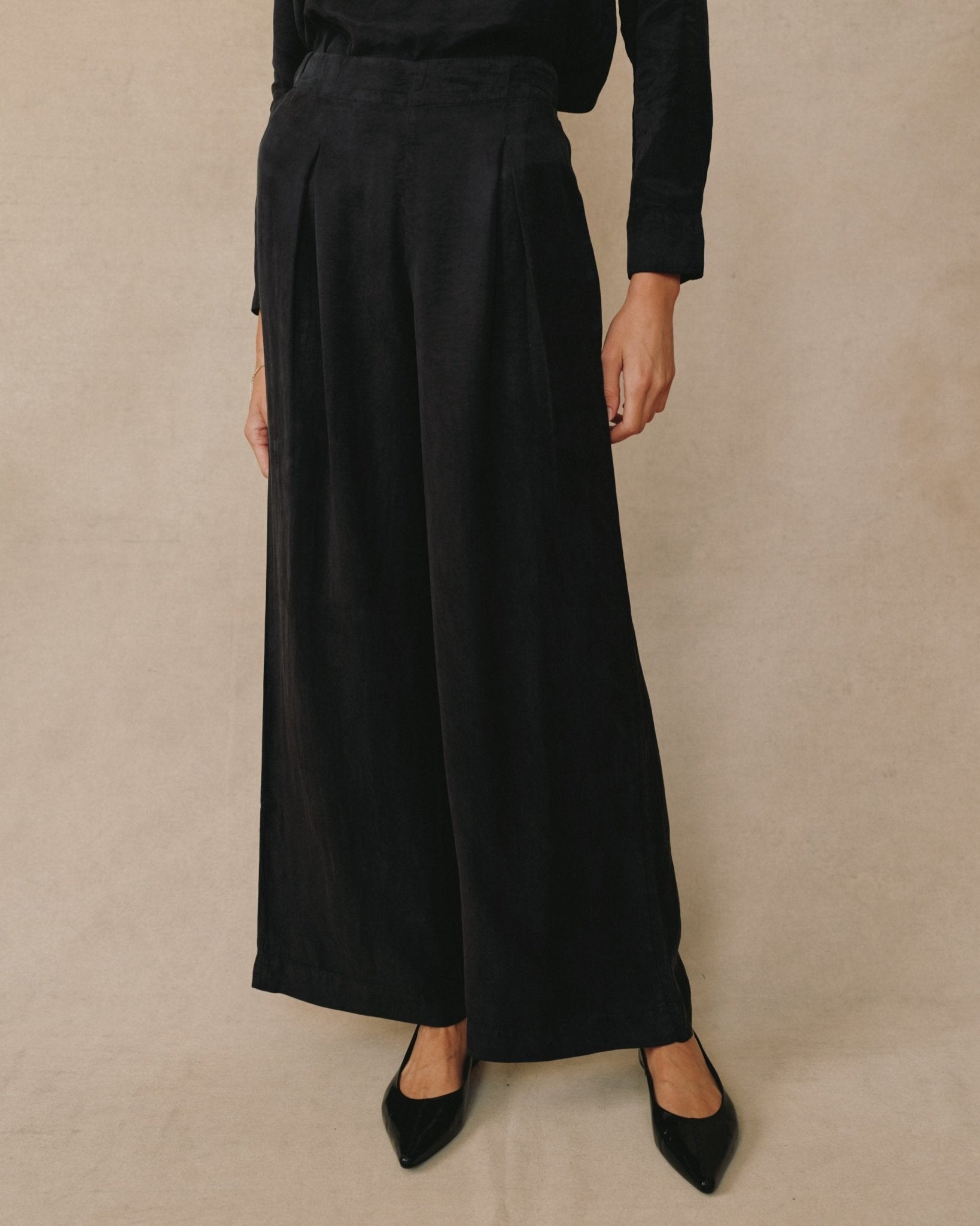 Pull On Inverted Pleat Wide Leg - Black